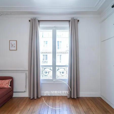 Arc De Triomphe Tranquility 2br By Airsuite *